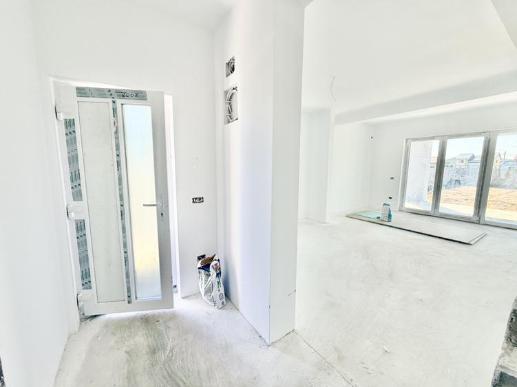Duplex cu 4 camere cu Canalizare în Moșnița Nouă