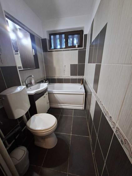 Apartament cu 3 camere decomandat în Exterior Vest