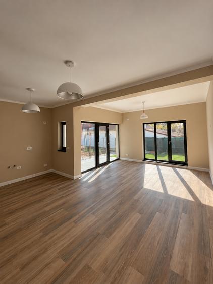 Duplex cu 5 camere cu Canalizare în Covaci
