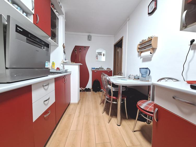Apartament cu 2 camere semidecomandat, mobilat în Girocului