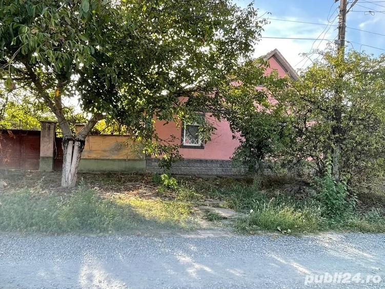 Casă cu 4 camere în Sânpetru Mare