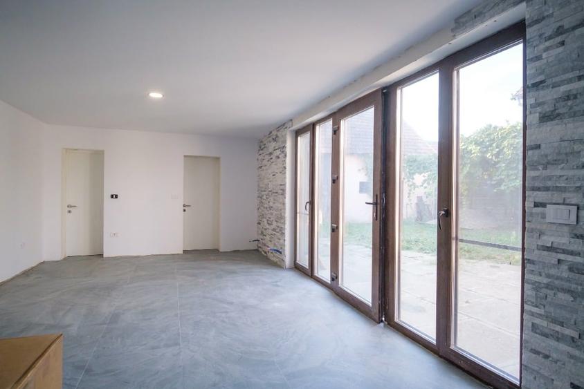 Casă individuală cu 5 camere cu Garaj în Bradu