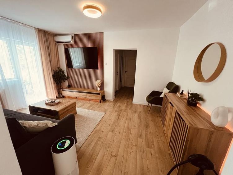 Apartament cu 3 camere semidecomandat în Nord