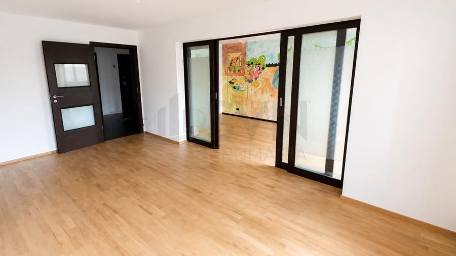 Apartament cu 4 camere decomandat în Crângași