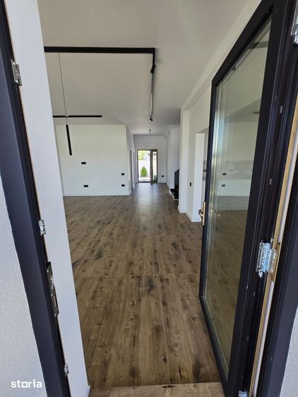 Casă cu 5 camere cu Teren 540 Mp în Corbeanca