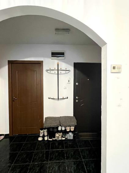 Apartament cu 3 camere decomandat în Micro 12