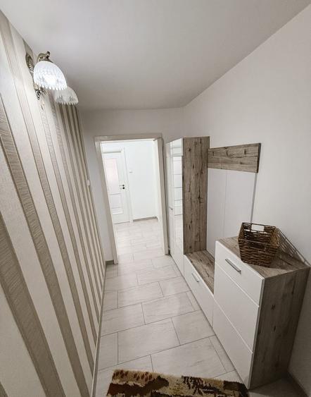 Apartament cu 3 camere decomandat, mobilat în Gorjului
