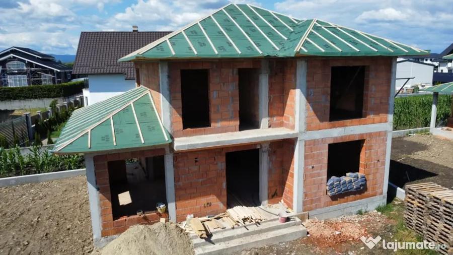 Casă cu 7 camere cu Teren 430 Mp în Central