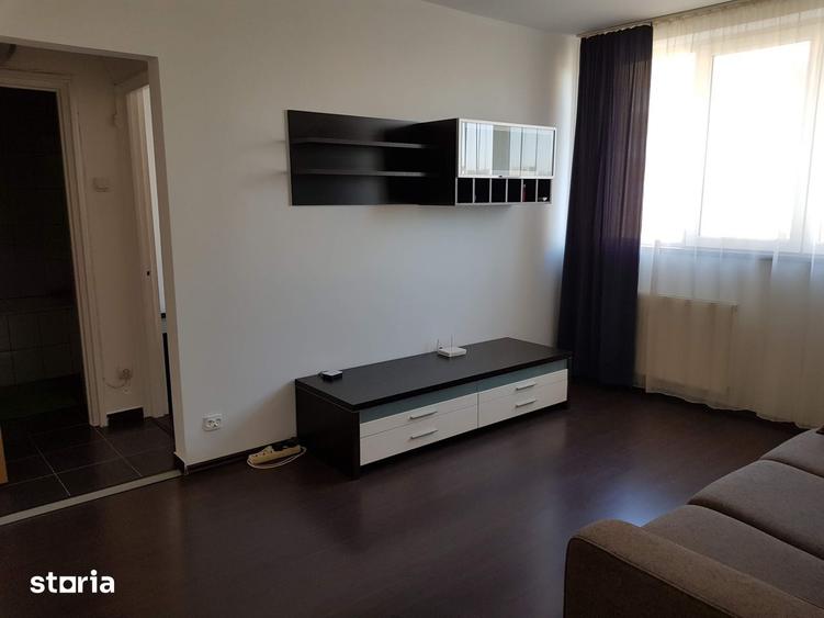 Apartament cu 3 camere semidecomandat în Drumul Taberei