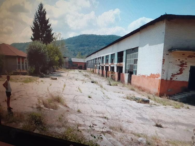 Teren de 18986 mp, în Central