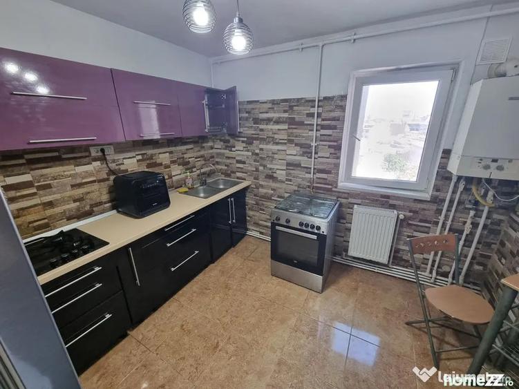 Apartament cu 3 camere decomandat, mobilat în Trocadero