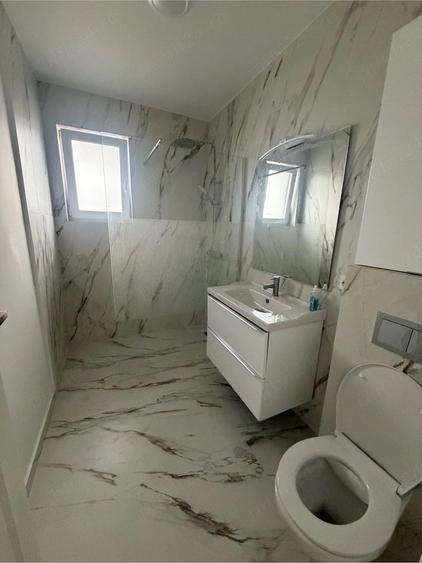 Apartament cu 3 camere semidecomandat în Florești