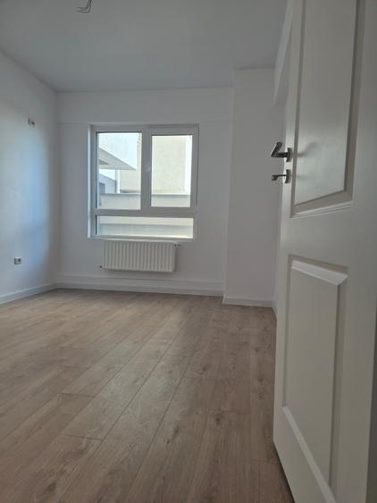 Apartament cu 2 camere semidecomandat în Trafic Greu