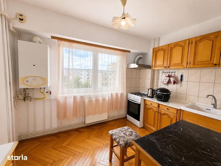 Apartament 2 camere, decomandat, etaj intermediar, Intre Lacuri - 1