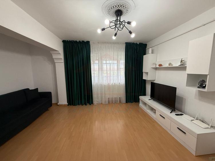 Apartament cu 3 camere decomandat în Micro 20