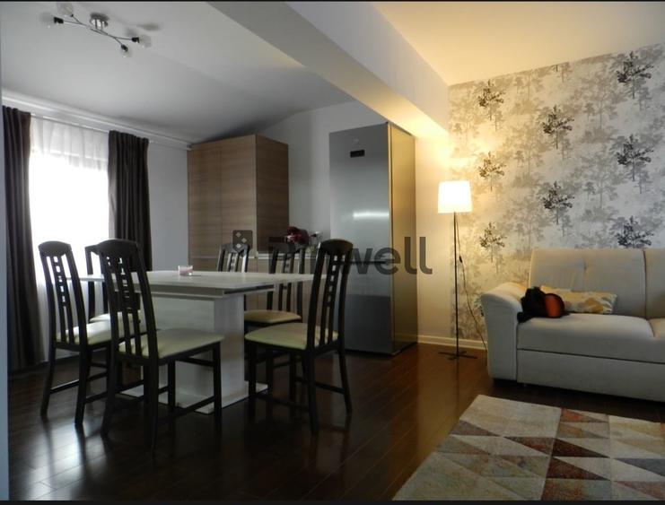 Apartament cu 3 camere semidecomandat, mobilat în Central