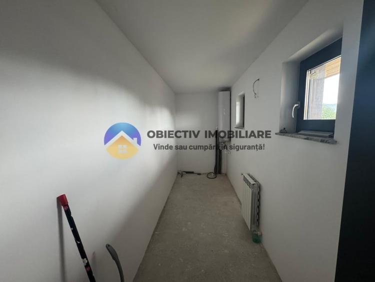 Casă cu 4 camere cu Teren 700 Mp în Dumbrava Roșie