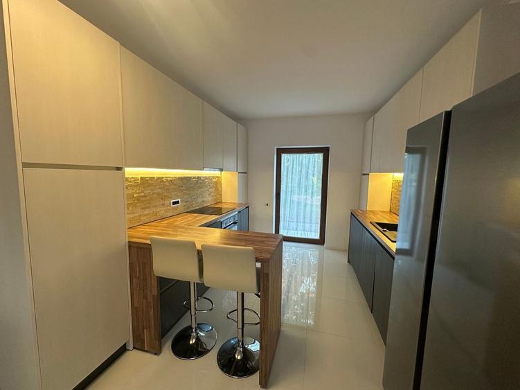 Duplex cu 4 camere cu Canalizare în Exterior Nord