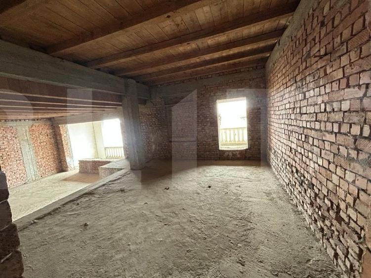 Casă individuală cu 8 camere cu Piscina în Dorohoi