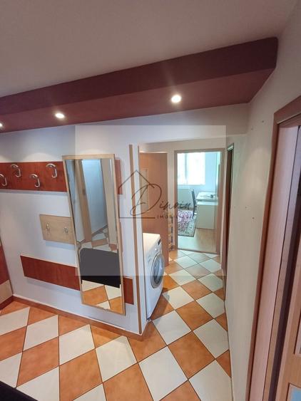 Apartament cu 3 camere decomandat, mobilat în Berceni