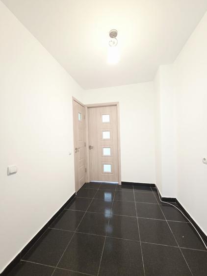 Apartament cu 3 camere semidecomandat în Micro 19