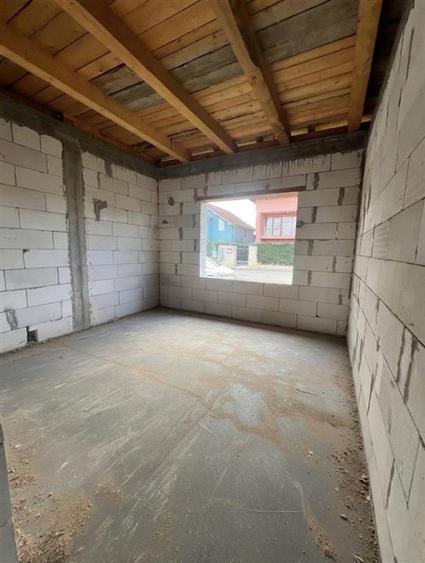 Casă cu 4 camere cu Teren 487 Mp în Sântandrei