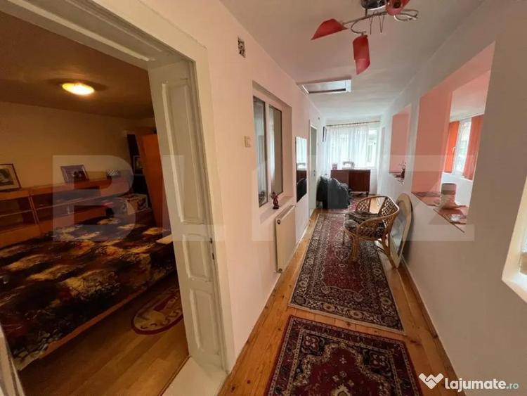 Casă cu 5 camere cu Teren 400 Mp în Valea Rosie