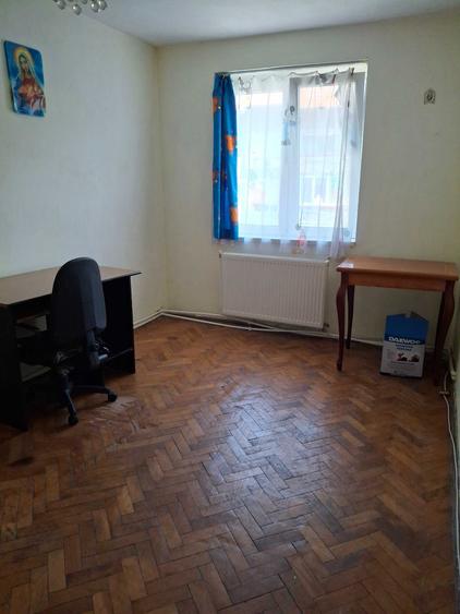 Apartament cu 3 camere semidecomandat în Ultracentral