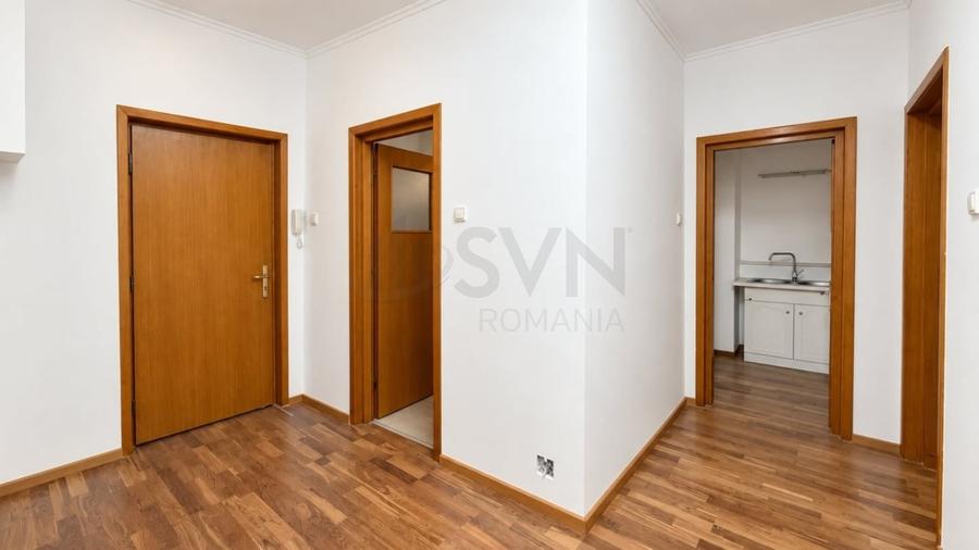 Apartament cu 8 camere decomandat în Aviatorilor