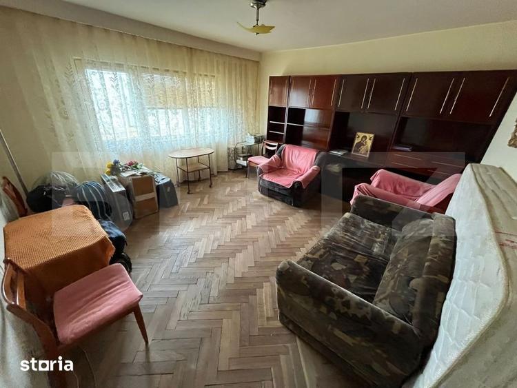 Apartament cu 3 camere decomandat în Micro 2