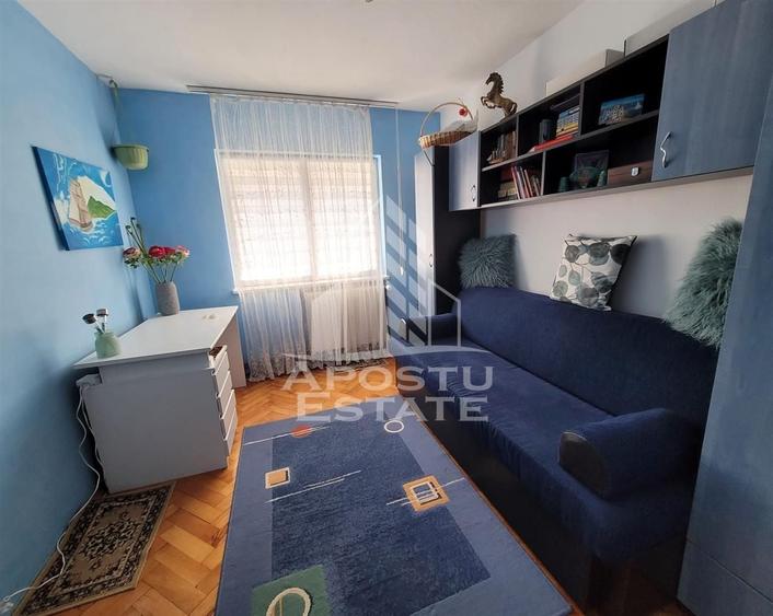 Apartament cu 3 camere decomandat, mobilat în Aradului