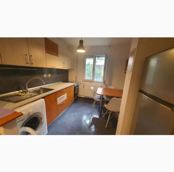 Apartament cu 3 camere semidecomandat în Titan