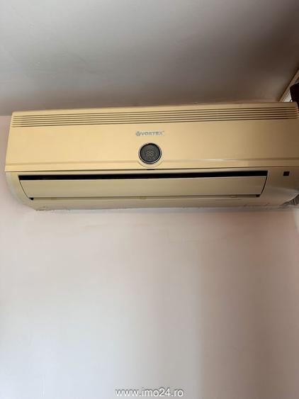 Apartament cu 4 camere decomandat în Rahova