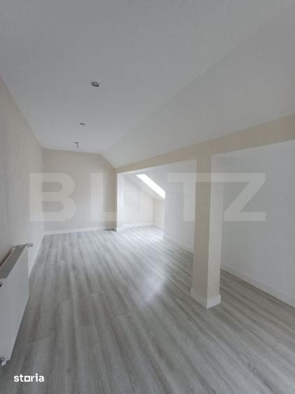 Casă cu 5 camere cu Teren 1590 Mp în Luna