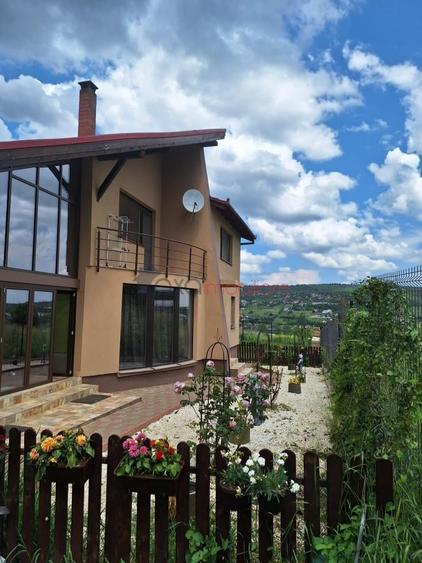 Casă cu 5 camere cu Teren 161 Mp în Dâmbul Rotund