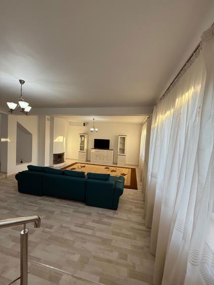 Casă cu 4 camere în Bascov