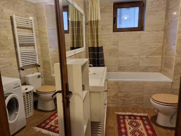 Apartament cu 3 camere semidecomandat în Palazu Mare