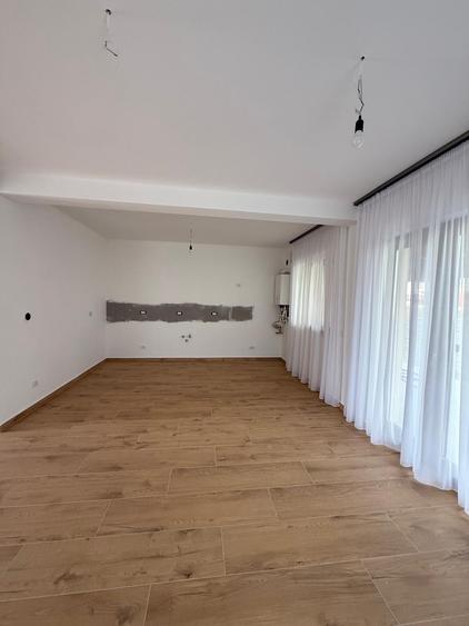 Duplex cu 4 camere cu Canalizare în Giroc
