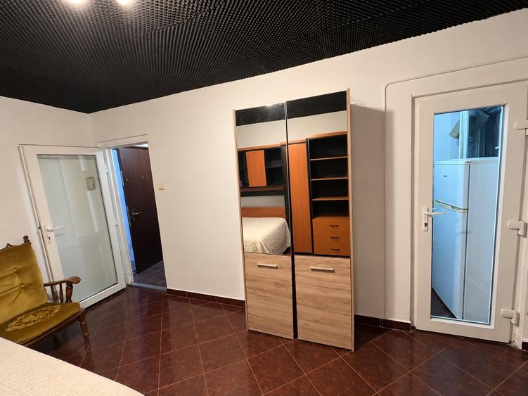 Garsonieră semidecomandată, mobilată în Complex Studențesc
