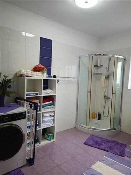 Casă individuală cu 5 camere cu Canalizare în Central