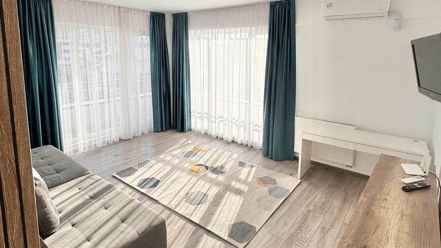Apartament cu 2 camere decomandat în Tractorul