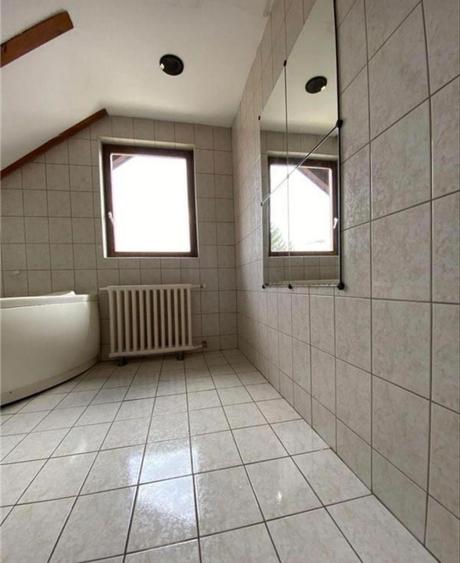 Casă cu 4 camere cu Teren 200 Mp în Elisabetin