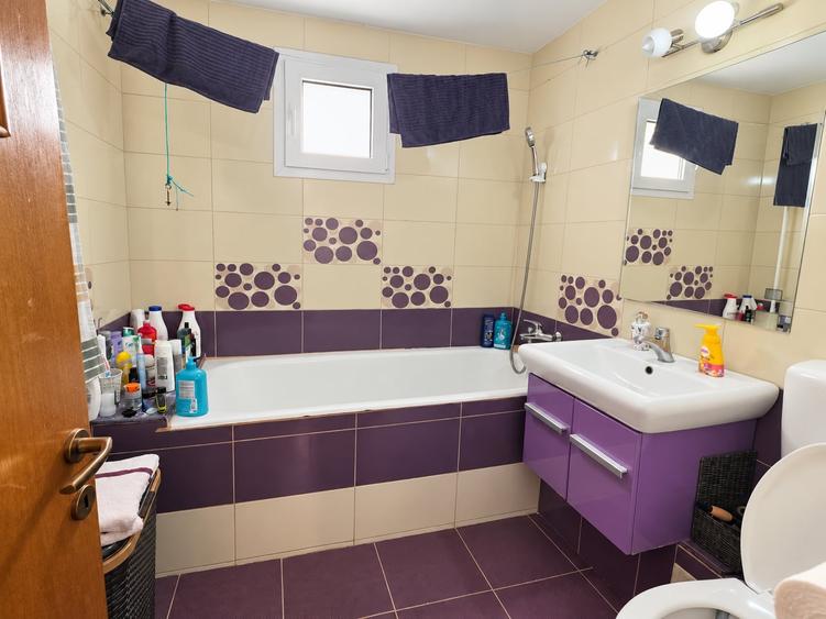 Apartament cu 3 camere decomandat în Dristor