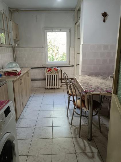 Apartament cu 4 camere decomandat în Dâmbovița