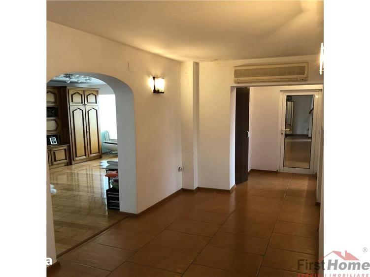 Apartament cu 3 camere decomandat, mobilat în Central