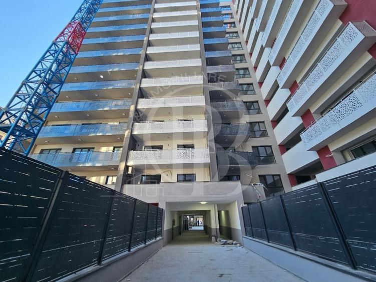 Apartament cu 4 camere decomandat în Titan