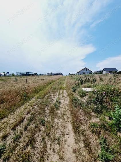 Teren de 820 mp, în Costi