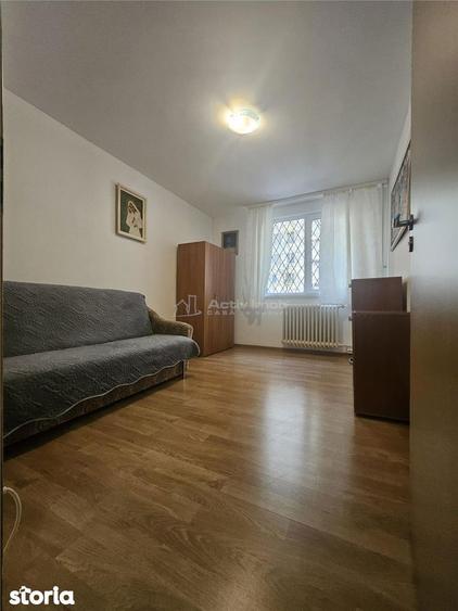 Apartament cu 3 camere decomandat în Tei