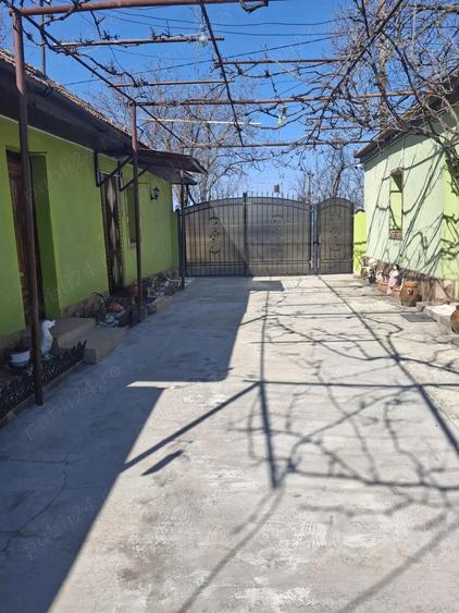 Casă cu 3 camere cu Teren 1326 Mp în Șagu