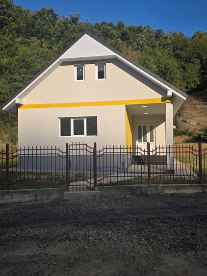 Casă cu 3 camere în Leșnic